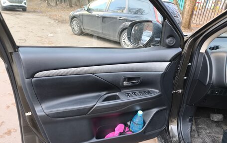 Mitsubishi Outlander III рестайлинг 3, 2015 год, 1 820 000 рублей, 8 фотография