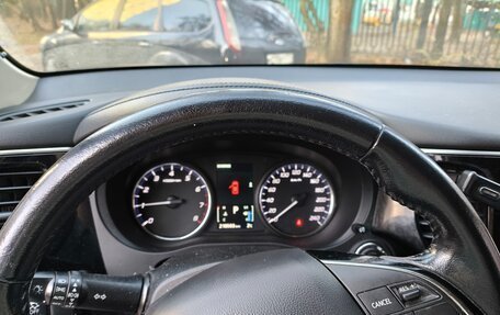 Mitsubishi Outlander III рестайлинг 3, 2015 год, 1 820 000 рублей, 16 фотография