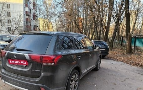 Mitsubishi Outlander III рестайлинг 3, 2015 год, 1 820 000 рублей, 14 фотография