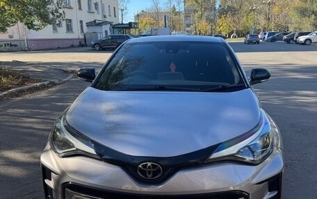 Toyota C-HR I рестайлинг, 2019 год, 2 300 000 рублей, 12 фотография