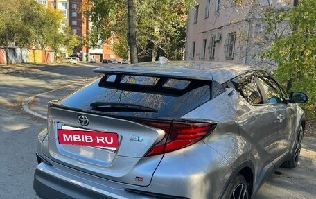 Toyota C-HR I рестайлинг, 2019 год, 2 300 000 рублей, 13 фотография