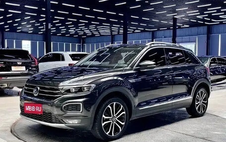 Volkswagen T-Roc I, 2021 год, 1 487 000 рублей, 1 фотография