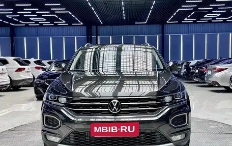 Volkswagen T-Roc I, 2021 год, 1 487 000 рублей, 2 фотография