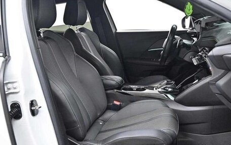 Peugeot 2008 II, 2021 год, 1 579 000 рублей, 10 фотография