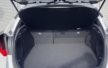 Toyota C-HR I рестайлинг, 2023 год, 2 470 586 рублей, 36 фотография