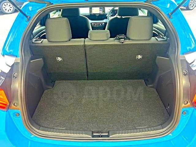 Toyota Yaris III рестайлинг 2, 2022 год, 1 250 000 рублей, 8 фотография