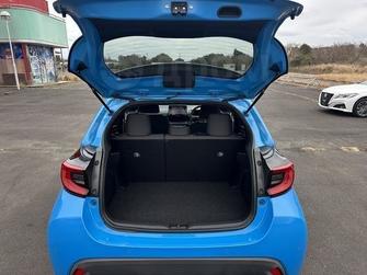 Toyota Yaris III рестайлинг 2, 2021 год, 650 000 рублей, 1 фотография