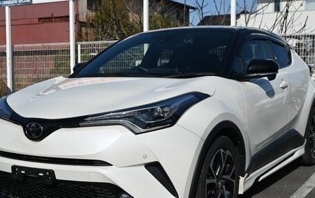 Toyota C-HR I рестайлинг, 2022 год, 1 750 000 рублей, 8 фотография