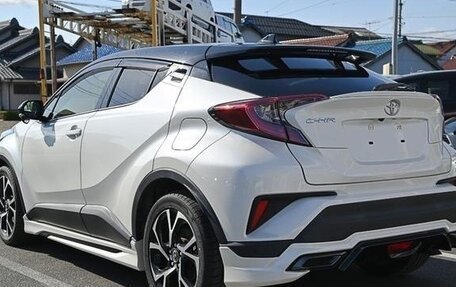 Toyota C-HR I рестайлинг, 2022 год, 1 750 000 рублей, 6 фотография