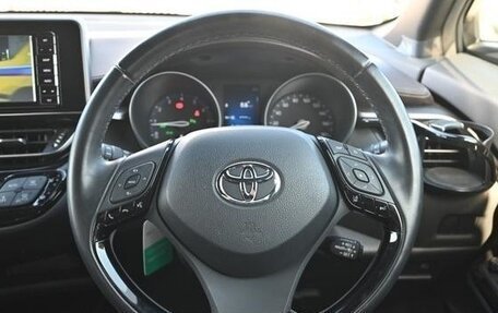 Toyota C-HR I рестайлинг, 2022 год, 1 750 000 рублей, 14 фотография