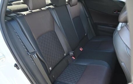 Toyota C-HR I рестайлинг, 2022 год, 1 750 000 рублей, 11 фотография