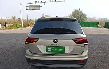 Volkswagen Tiguan II, 2021 год, 2 147 000 рублей, 8 фотография