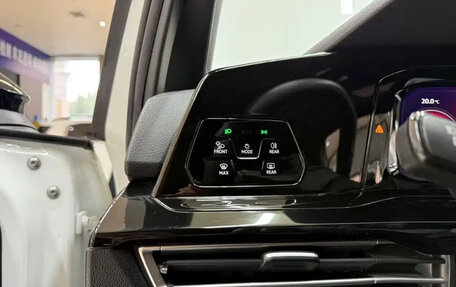 Volkswagen Golf VIII, 2022 год, 1 750 444 рублей, 13 фотография