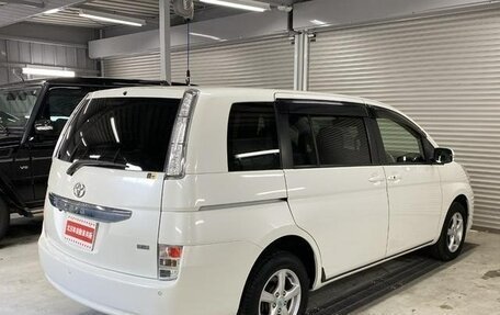 Toyota ISis I, 2013 год, 950 000 рублей, 7 фотография