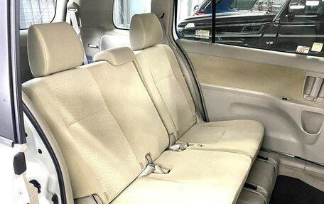 Toyota ISis I, 2013 год, 950 000 рублей, 15 фотография