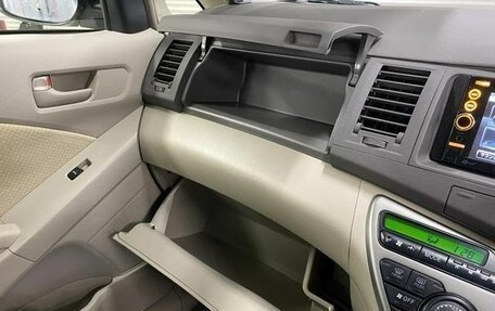 Toyota ISis I, 2013 год, 950 000 рублей, 11 фотография