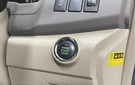 Toyota ISis I, 2013 год, 950 000 рублей, 13 фотография