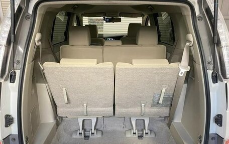 Toyota ISis I, 2013 год, 950 000 рублей, 19 фотография