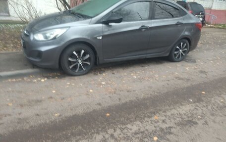 Hyundai Solaris II рестайлинг, 2013 год, 810 000 рублей, 4 фотография