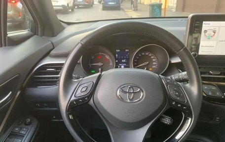 Toyota C-HR I рестайлинг, 2022 год, 1 650 000 рублей, 10 фотография