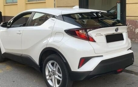 Toyota C-HR I рестайлинг, 2022 год, 1 650 000 рублей, 6 фотография