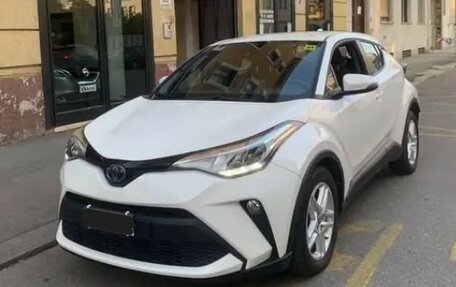 Toyota C-HR I рестайлинг, 2022 год, 1 650 000 рублей, 2 фотография