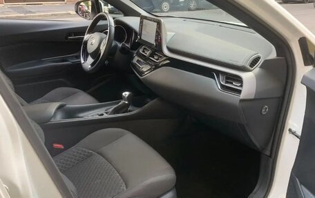 Toyota C-HR I рестайлинг, 2022 год, 1 650 000 рублей, 22 фотография