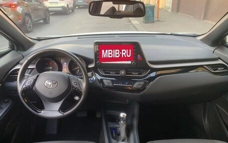 Toyota C-HR I рестайлинг, 2022 год, 1 650 000 рублей, 16 фотография