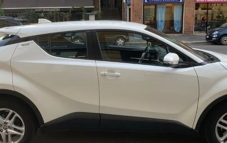 Toyota C-HR I рестайлинг, 2022 год, 1 650 000 рублей, 27 фотография