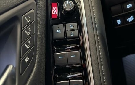 Toyota Land Cruiser, 2025 год, 16 800 000 рублей, 17 фотография