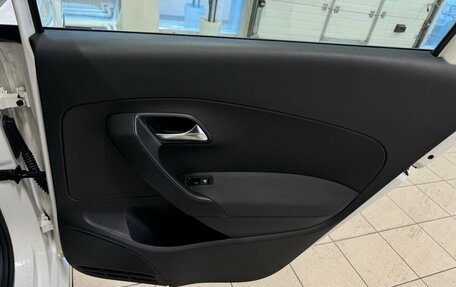 Volkswagen Polo VI (EU Market), 2011 год, 880 000 рублей, 17 фотография