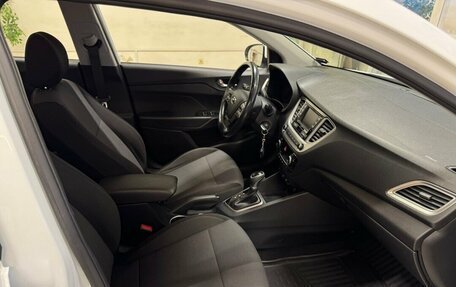 Hyundai Solaris II рестайлинг, 2019 год, 1 385 000 рублей, 10 фотография