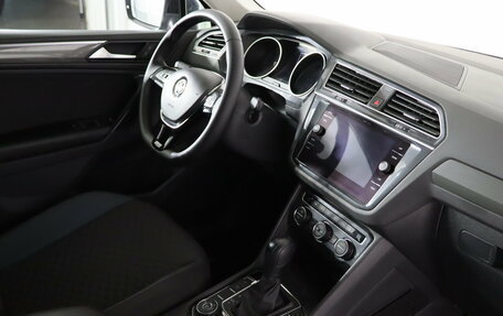 Volkswagen Tiguan II, 2019 год, 2 459 990 рублей, 10 фотография