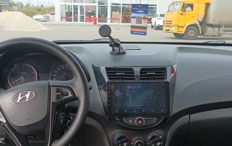 Hyundai Solaris II рестайлинг, 2014 год, 810 000 рублей, 10 фотография