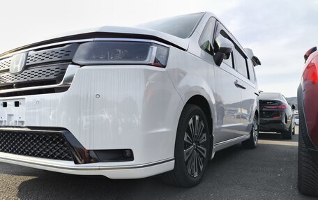 Honda Stepwgn, 2022 год, 2 400 000 рублей, 4 фотография