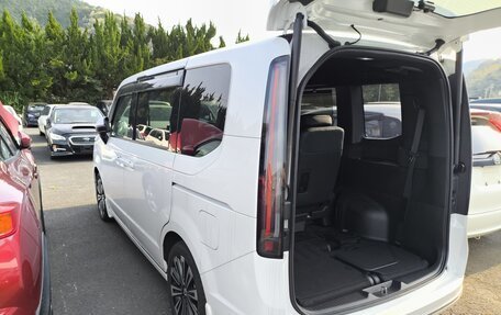 Honda Stepwgn, 2022 год, 2 400 000 рублей, 18 фотография