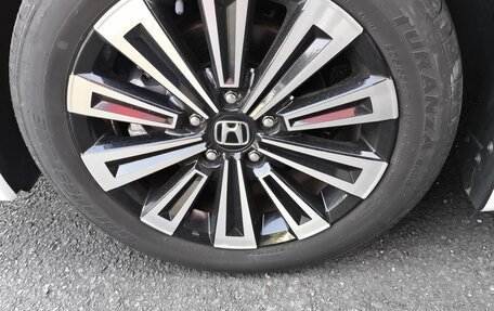 Honda Stepwgn, 2022 год, 2 400 000 рублей, 21 фотография