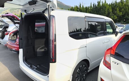 Honda Stepwgn, 2022 год, 2 400 000 рублей, 13 фотография