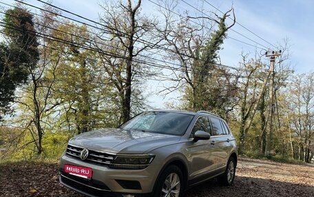Volkswagen Tiguan II, 2018 год, 2 400 000 рублей, 3 фотография