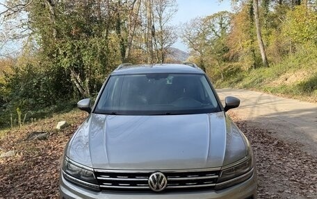 Volkswagen Tiguan II, 2018 год, 2 400 000 рублей, 10 фотография