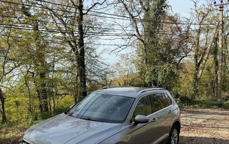 Volkswagen Tiguan II, 2018 год, 2 400 000 рублей, 2 фотография