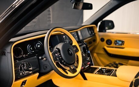 Rolls-Royce Cullinan, 2025 год, 87 000 000 рублей, 8 фотография
