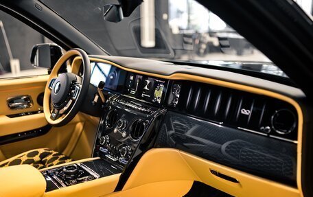 Rolls-Royce Cullinan, 2025 год, 87 000 000 рублей, 9 фотография