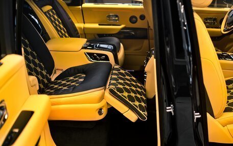 Rolls-Royce Cullinan, 2025 год, 87 000 000 рублей, 14 фотография