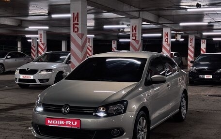 Volkswagen Polo VI (EU Market), 2011 год, 740 000 рублей, 2 фотография