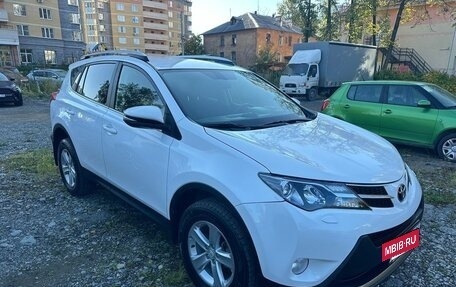 Toyota RAV4, 2014 год, 2 000 000 рублей, 2 фотография