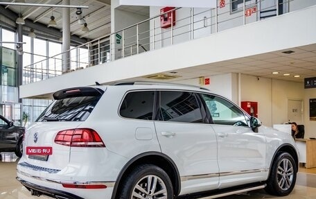 Volkswagen Touareg III, 2017 год, 4 048 000 рублей, 7 фотография
