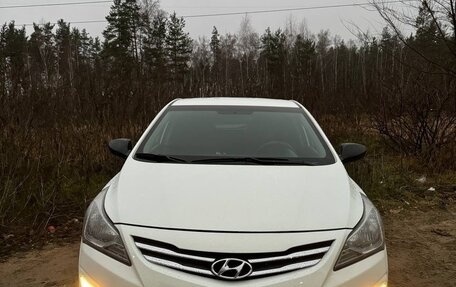 Hyundai Solaris II рестайлинг, 2015 год, 1 050 000 рублей, 1 фотография