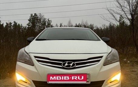 Hyundai Solaris II рестайлинг, 2015 год, 1 050 000 рублей, 2 фотография