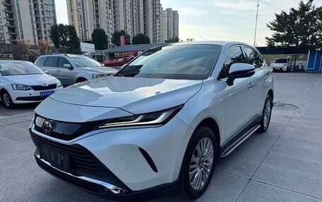 Toyota Harrier, 2024 год, 3 270 000 рублей, 3 фотография